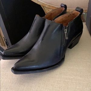 Frye Sacha Moto Shootie new in box